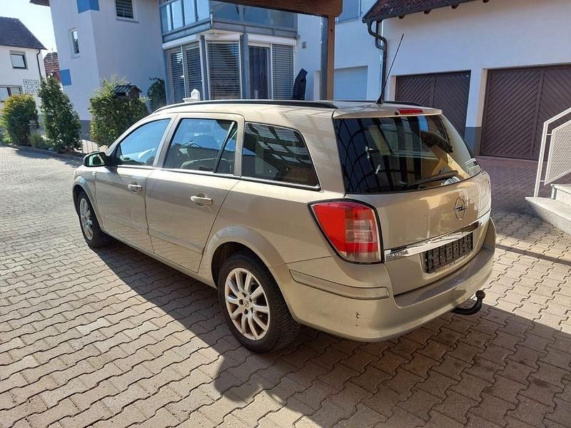 Beige Gebraucht 2008 Opel Astra GTC Selection Limousine | 1.150 € (Superpreis) - Bild 1/4