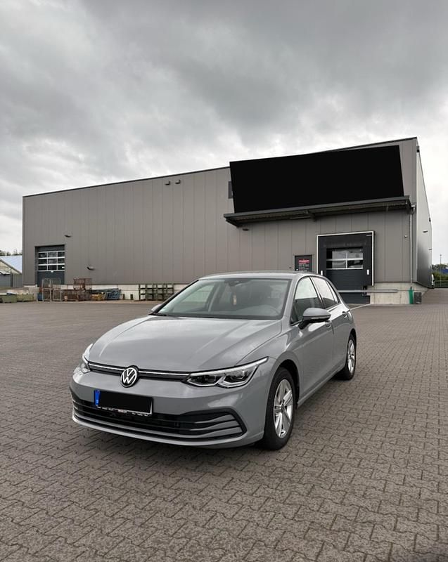 Grau Gebraucht 2020 VW Golf VIII Kleinwagen | 17.900 € (Guter Preis) - Bild 1/4
