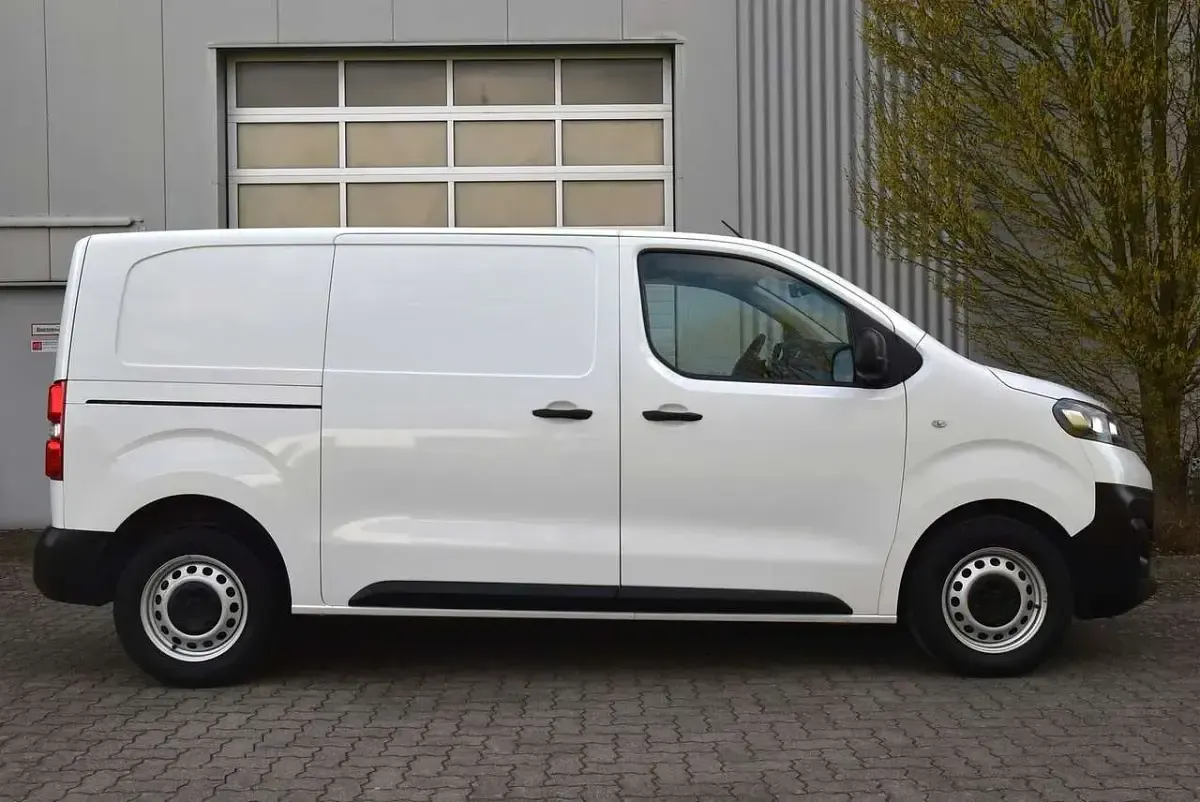 Gebraucht Opel Vivaro-e Combi Edition 122 PS (89 kW) 2020 Jade weiss/arktis weiss Van / Kleinbus