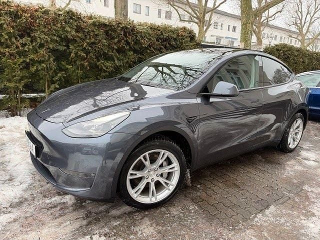 Grau Gebraucht 2022 Tesla Model Y SUV | 29.950 € (Guter Preis) - Bild 1/4