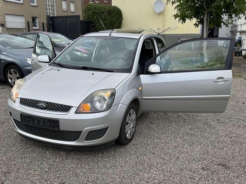 Grau Gebraucht 2007 Ford Fiesta Ambiente Kleinwagen | 1.800 € (Fairer Preis) - Bild 1/4