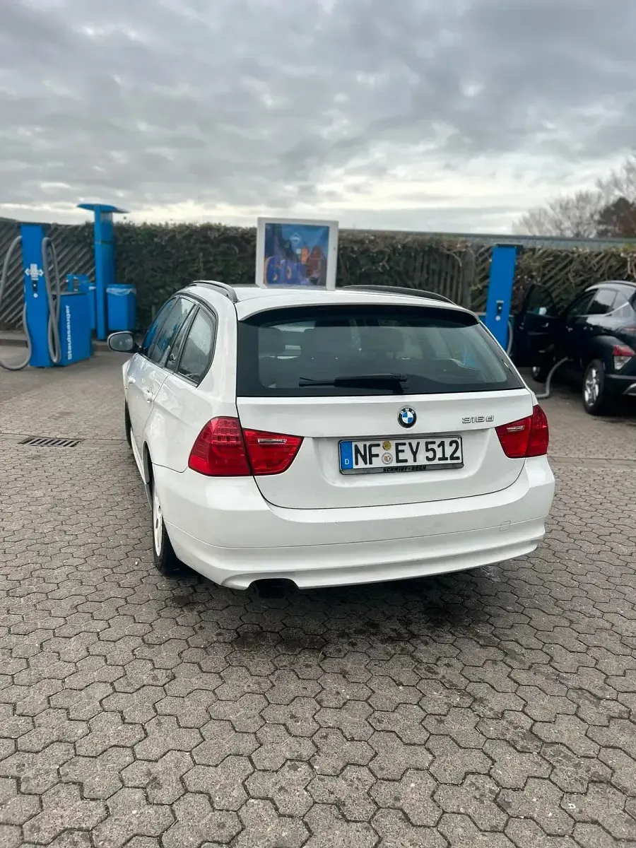 Gebraucht BMW 316 116 PS (85 kW) 2011 Weiß Kombi