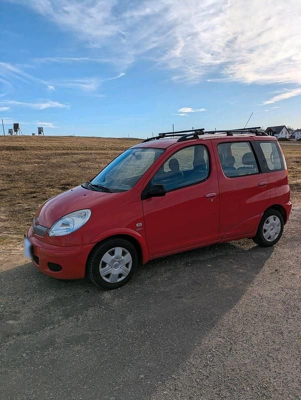 Gebraucht Toyota Yaris Verso 84 PS (61 kW) 2003 Rot Van / Kleinbus