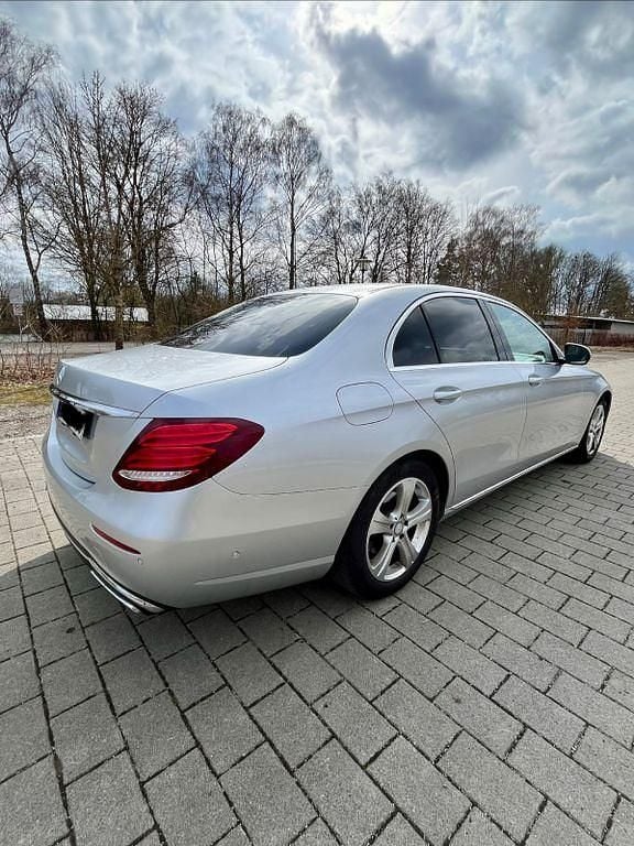 Gebraucht Mercedes E220 Avantgarde 194 PS (142 kW) 2016 Grau Limousine