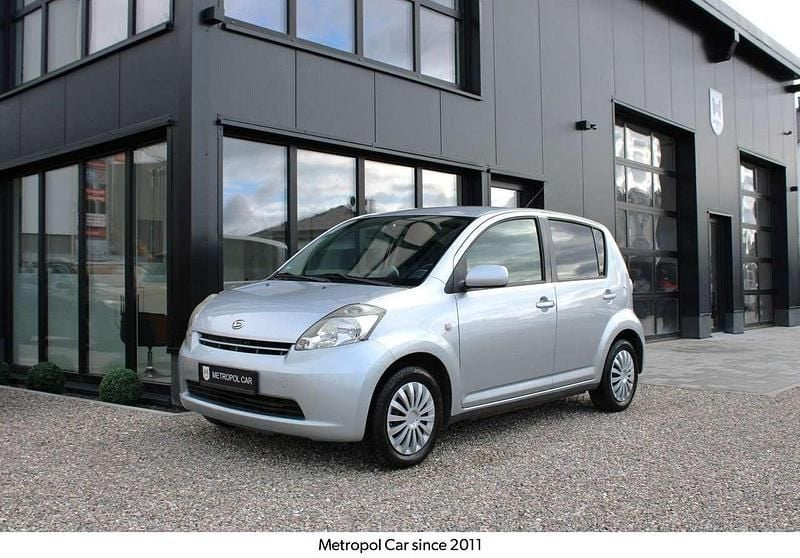 Silber Gebraucht 2005 Daihatsu Sirion Kleinwagen | 390 € (Superpreis) - Bild 1/4