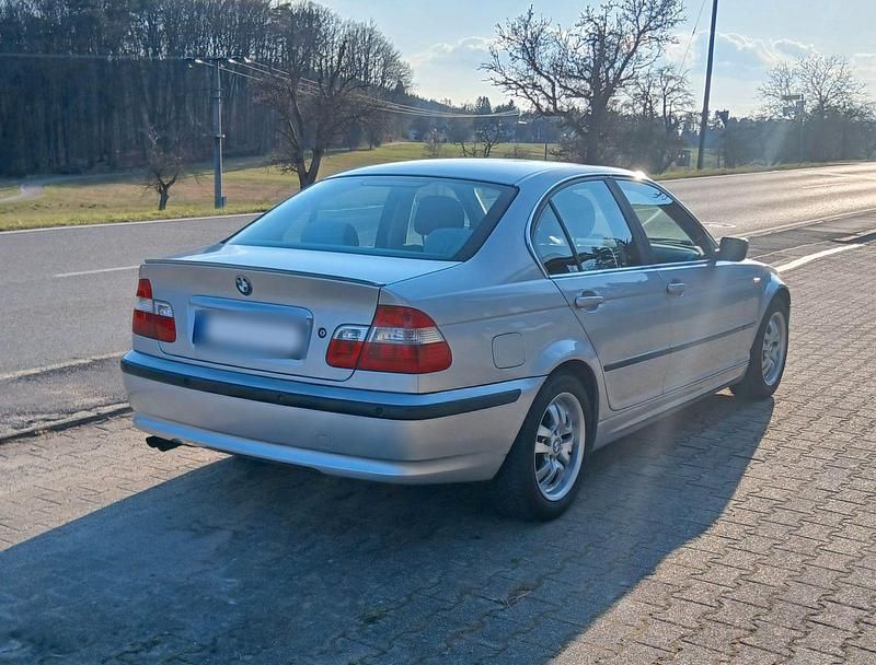 Second-hand BMW 325 192 CP (141 kW) 2002 Argintiu Berlinǎ