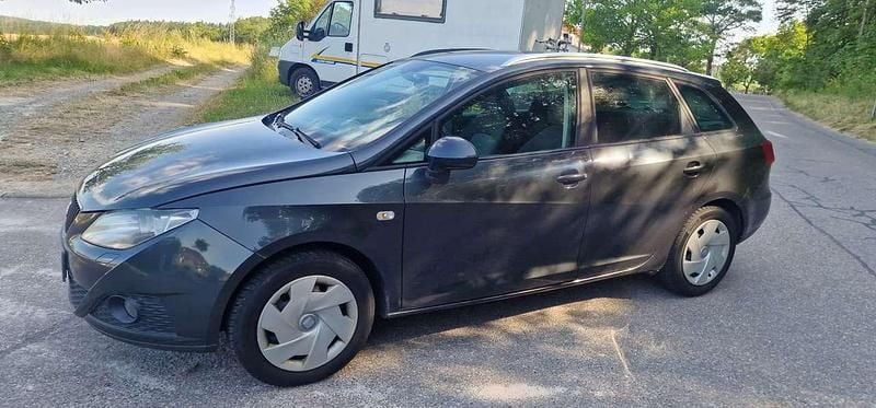 Grau Gebraucht 2011 Seat Ibiza ST Style Kombi | 1.699 € (Guter Preis) - Bild 1/4