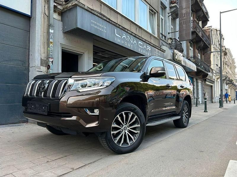 Grau Gebraucht 2018 Toyota Land Cruiser Executive SUV | 44.000 € (Teuer) - Bild 1/4