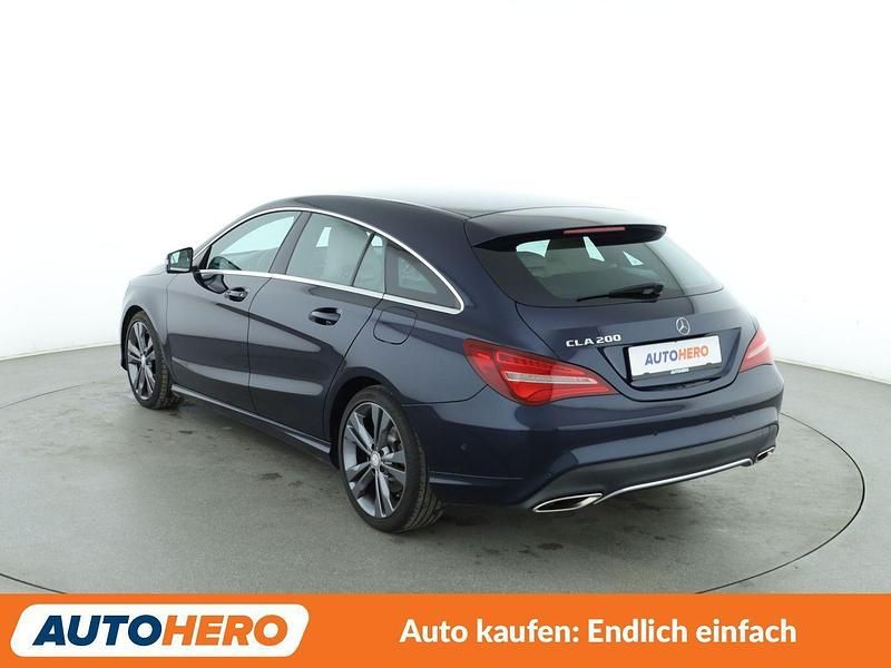 Gebraucht Mercedes CLA200 Shooting Brake Urban 156 PS (114 kW) 2017 Blau Kombi