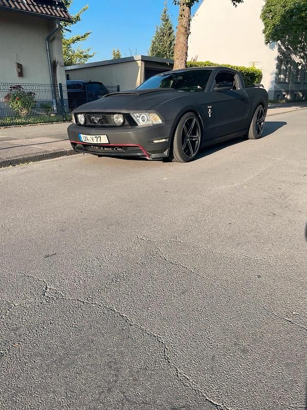 Schwarz Gebraucht 2012 Ford Mustang Coupé | 11.500 € - Bild 1/4