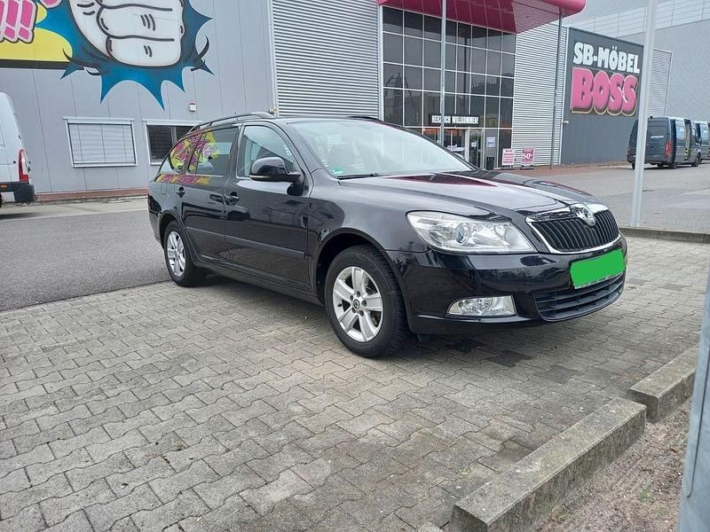 Schwarz Gebraucht 2011 Skoda Octavia Kombi | 3.800 € (Superpreis) - Bild 1/4
