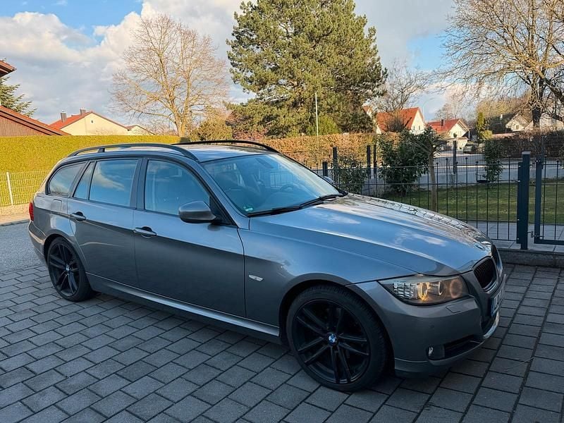 Gebraucht BMW 320 177 PS (130 kW) 2010 Grau Kombi