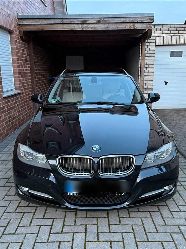 Gebraucht BMW 330 272 PS (200 kW) 2011 Schwarz Kombi