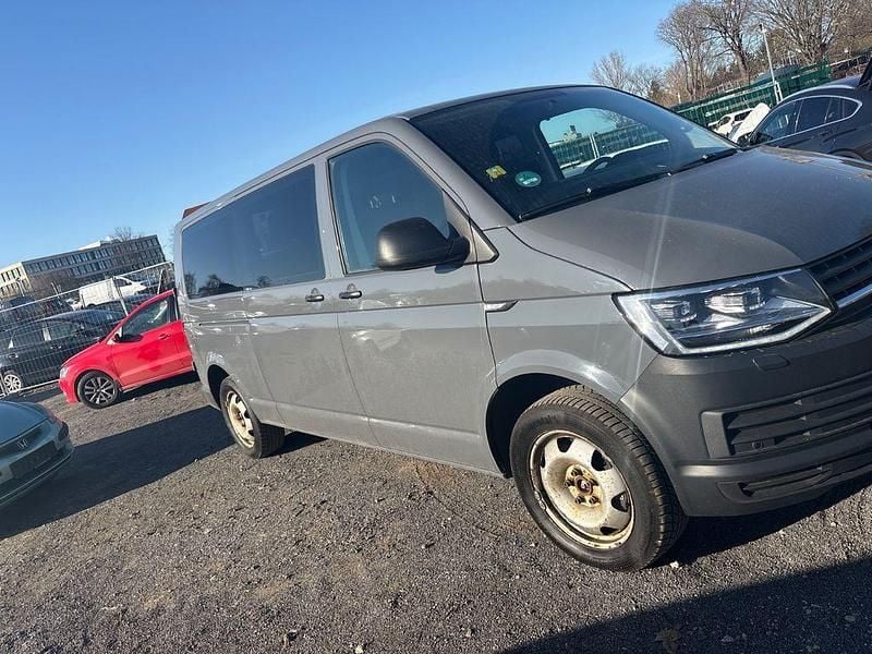 Gebraucht VW Transporter 204 PS (150 kW) 2016 Grau Van