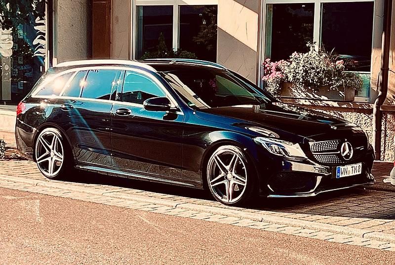Schwarz Gebraucht 2015 Mercedes C220 AMG Kombi | 13.800 € (Fairer Preis) - Bild 1/4