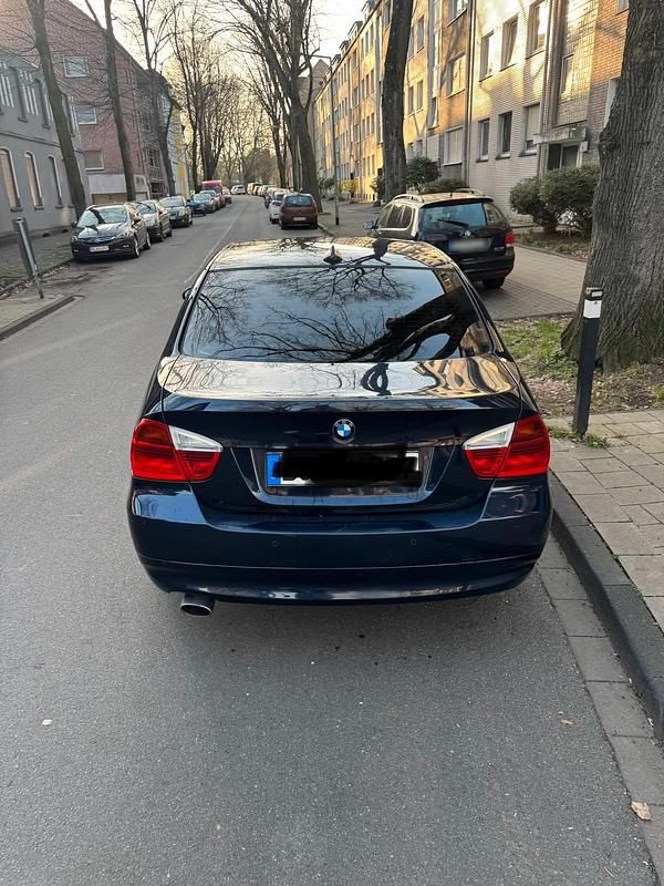 Gebraucht BMW 318 143 PS (105 kW) 2008 Blau Limousine