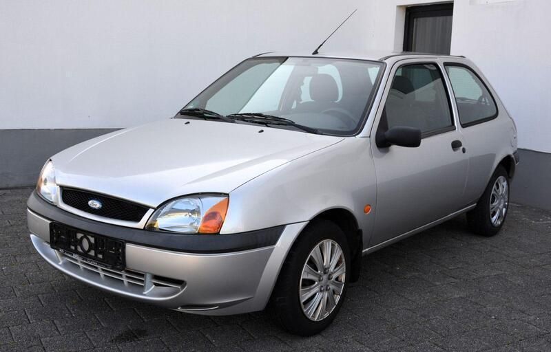 Silber Gebraucht 2001 Ford Fiesta Kleinwagen | 340 € (Superpreis) - Bild 1/4