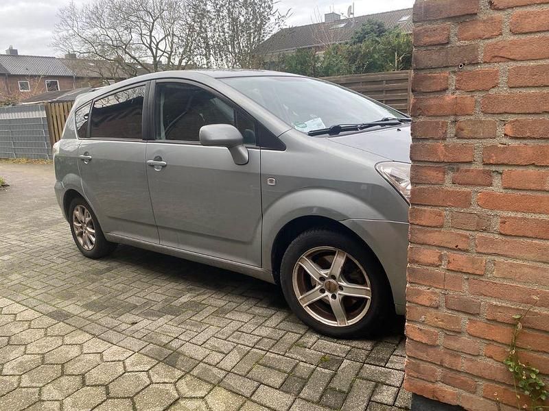 Gebraucht Toyota Corolla Verso Team 129 PS (94 kW) 2008 Silber Van / Kleinbus