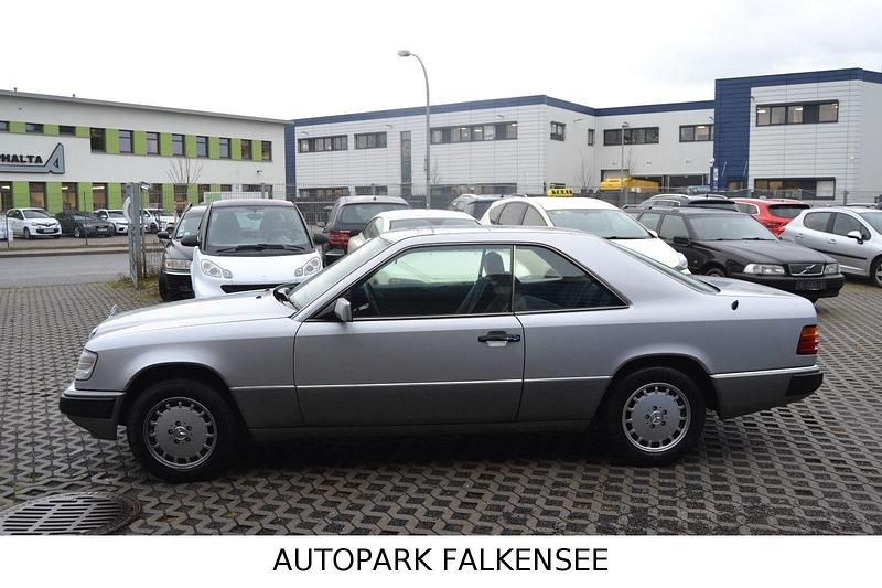 Gebraucht Mercedes 230 132 PS (97 kW) 1989 Silber Coupé