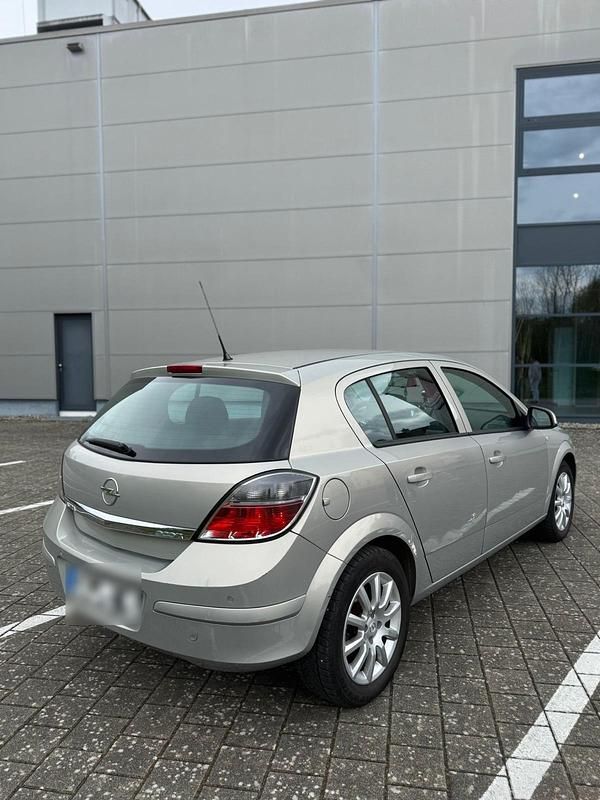 Gebraucht Opel Astra 90 PS (66 kW) 2010 Beige Kleinwagen