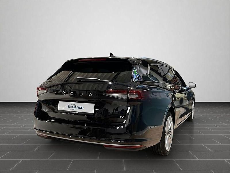 Neu Skoda Superb LAURIN & KLEMENT 204 PS (150 kW) 2025 Onyxschwarz metallic Kombi