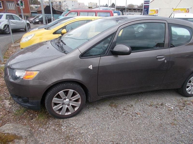 Gebraucht Mitsubishi Colt 95 PS (69 kW) 2011 Braun Kleinwagen