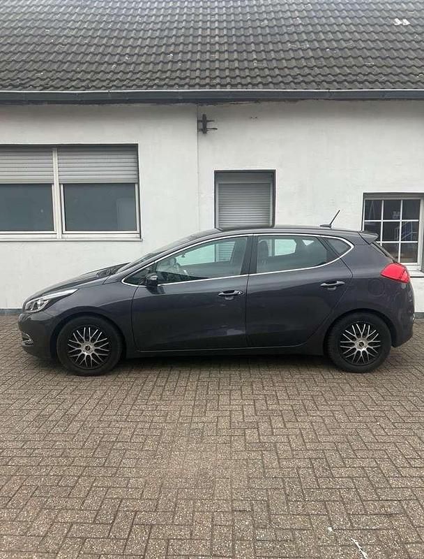 Gebraucht Kia Ceed Spirit 136 PS (100 kW) 2012 Kleinwagen