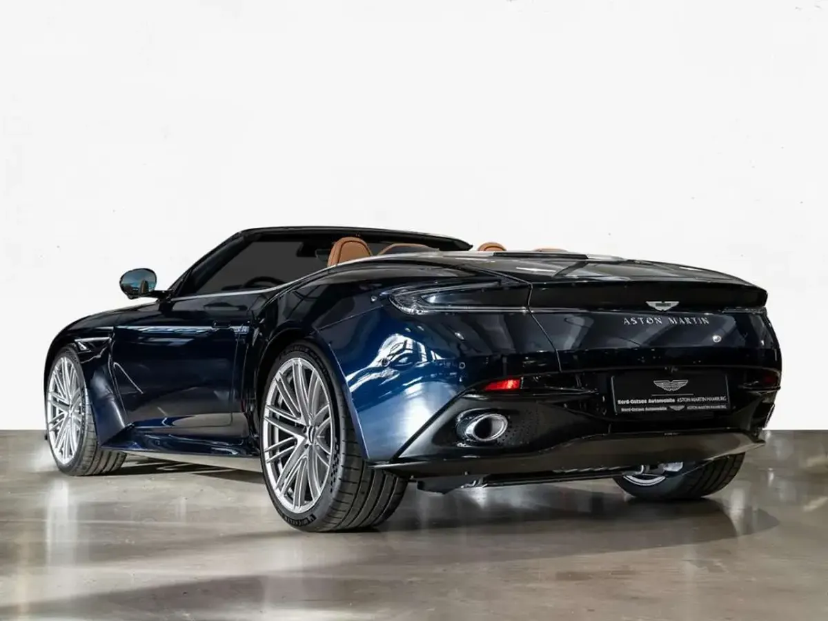 Neu Aston Martin DB12 680 PS (500 kW) 2026 Blau ultramarine black Cabrio