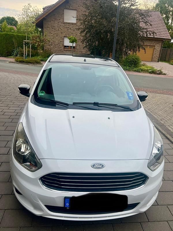 Weiß Gebraucht 2017 Ford Ka Plus Kleinwagen | 5.600 € (Fairer Preis) - Bild 1/4