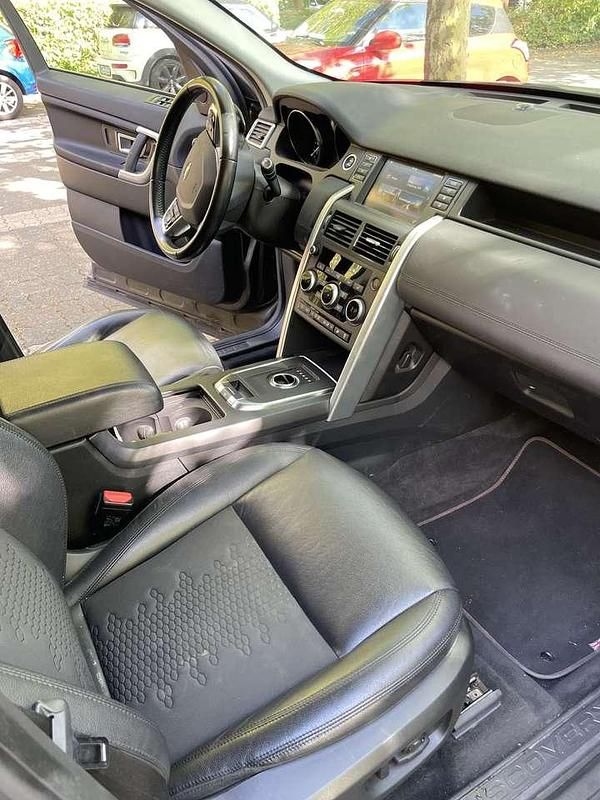 Grau Gebraucht 2018 Land Rover Discovery Sport SE SUV | 18.950 € (Etwas zu teuer) - Bild 1/4