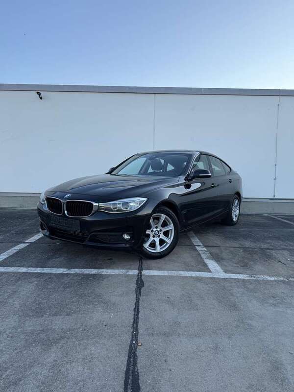 Schwarz Gebraucht 2013 BMW 318 Gran Turismo Shadowline Limousine | 11.950 € (Fairer Preis) - Bild 1/4