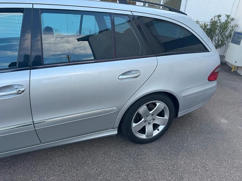 Gebraucht Mercedes E200 Avantgarde 184 PS (135 kW) 2006 Silber Kombi