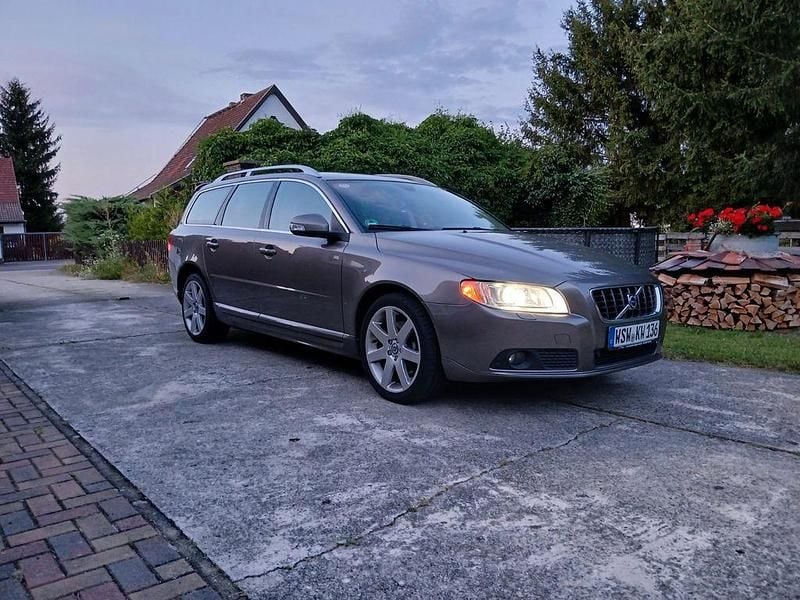 Gebraucht Volvo V70 Summum 185 PS (136 kW) 2009 Beige Kombi