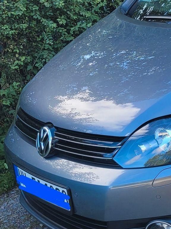 Grau Gebraucht 2010 VW Golf Plus Team Van / Kleinbus | 6.499 € (Fairer Preis) - Bild 1/4