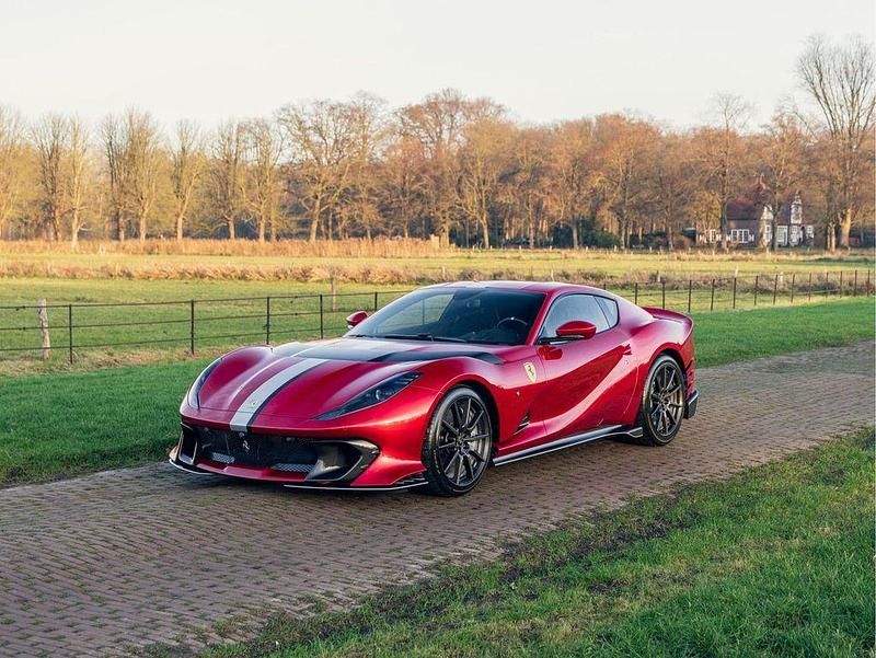 Rot Gebraucht 2023 Ferrari 812 | 1.730.180 € - Bild 1/4