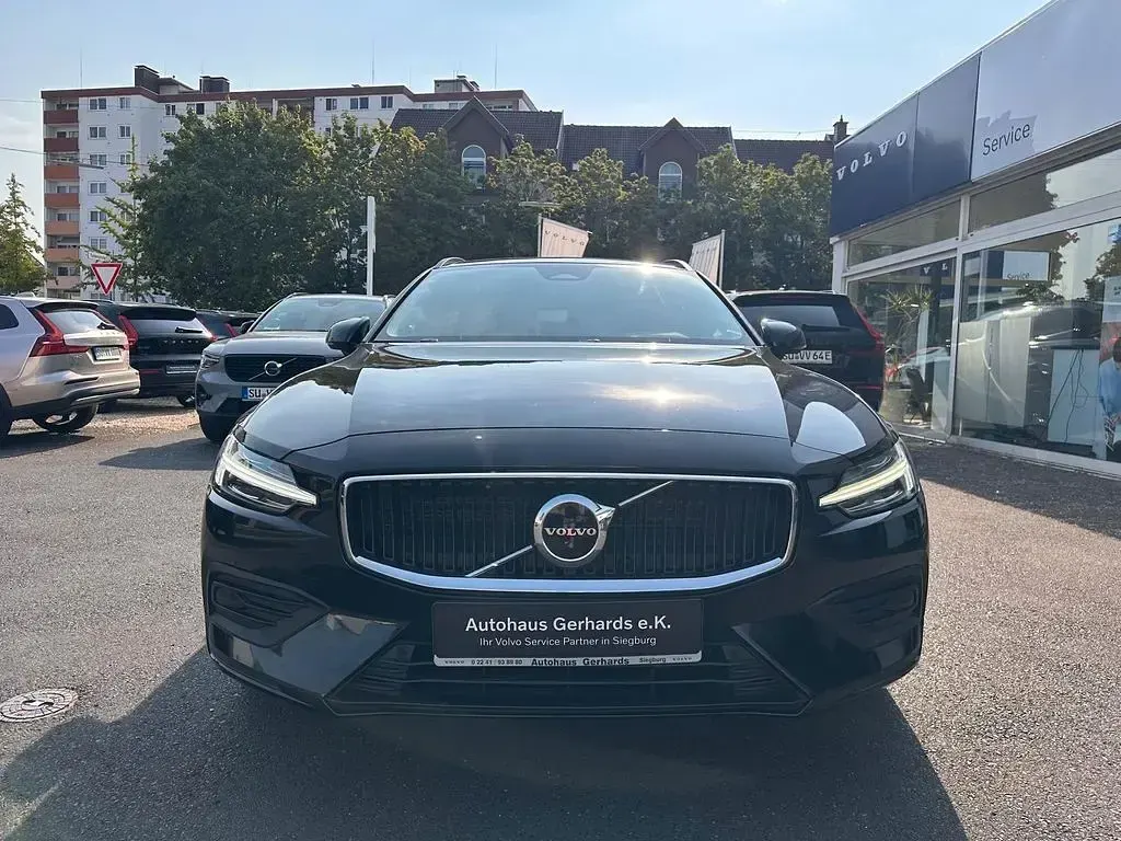 Gebraucht Volvo V60 Core 197 PS (144 kW) 2023 Schwarz Kombi