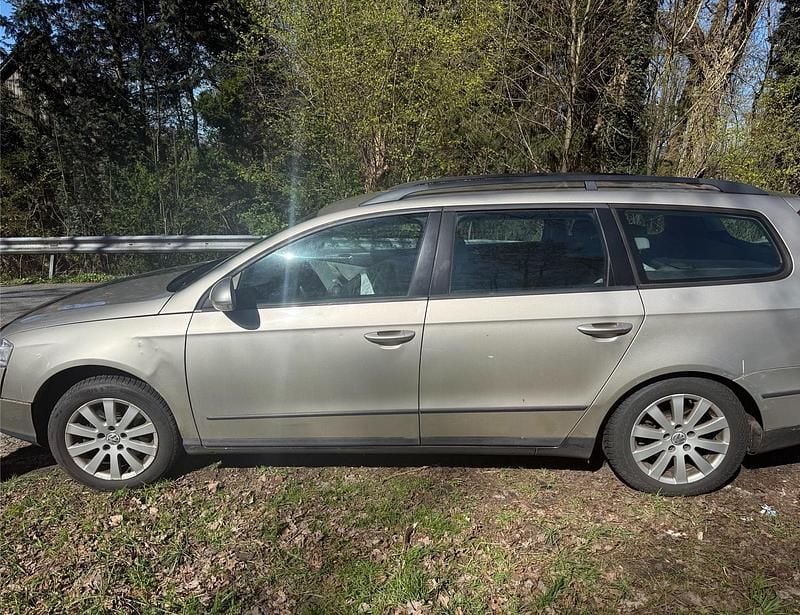 Używany VW Passat 105 KM (77 kW) 2006 Złoty Kombi