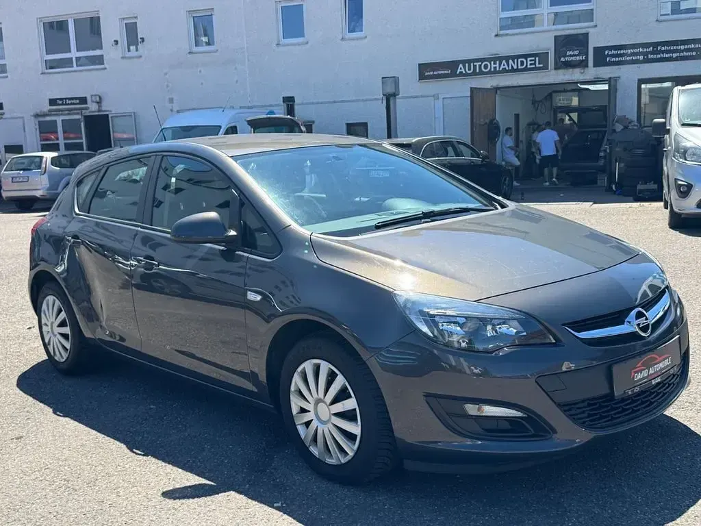 Gebraucht Opel Astra Selection 116 PS (85 kW) 2015 Grau Limousine