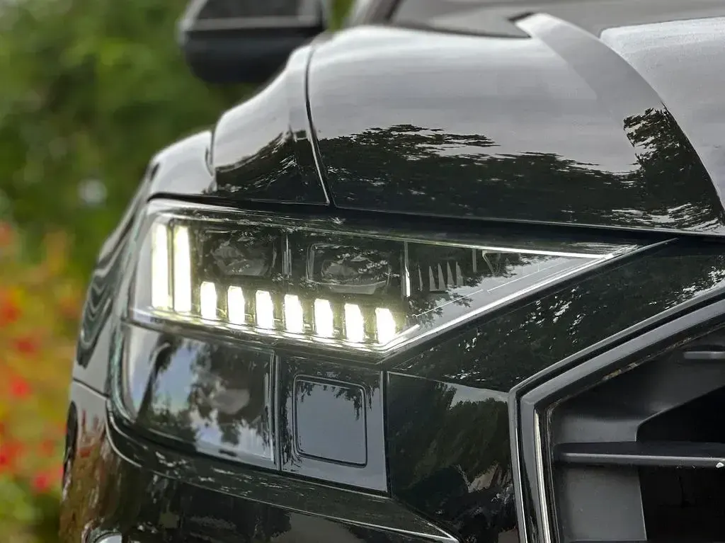 Gebraucht Audi SQ8 Competition 507 PS (372 kW) 2023 Mythosschwarz metallic SUV