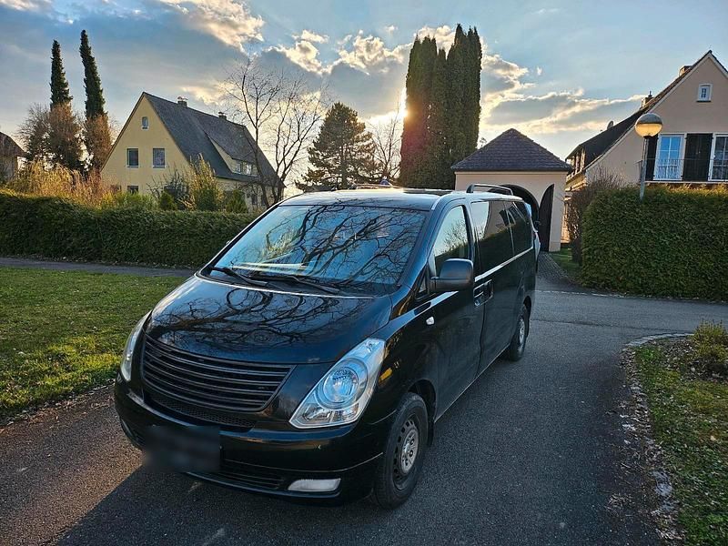 Gebraucht Hyundai H-1 182 PS (133 kW) 2012 Schwarz Van / Kleinbus