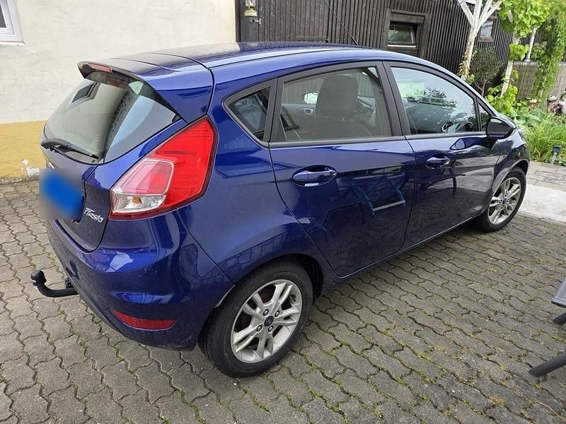 Gebraucht Ford Fiesta 82 PS (60 kW) 2016 Blau Kleinwagen