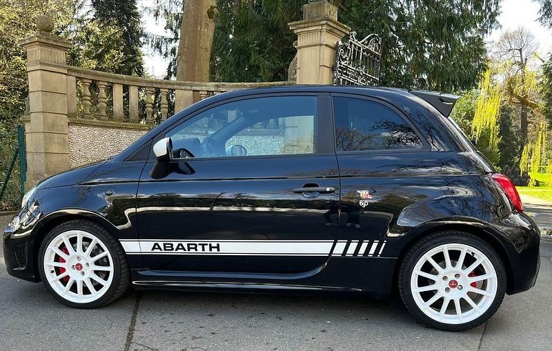 Gebraucht Abarth 695 Esseesse 179 PS (131 kW) 2022 Schwarz Kleinwagen