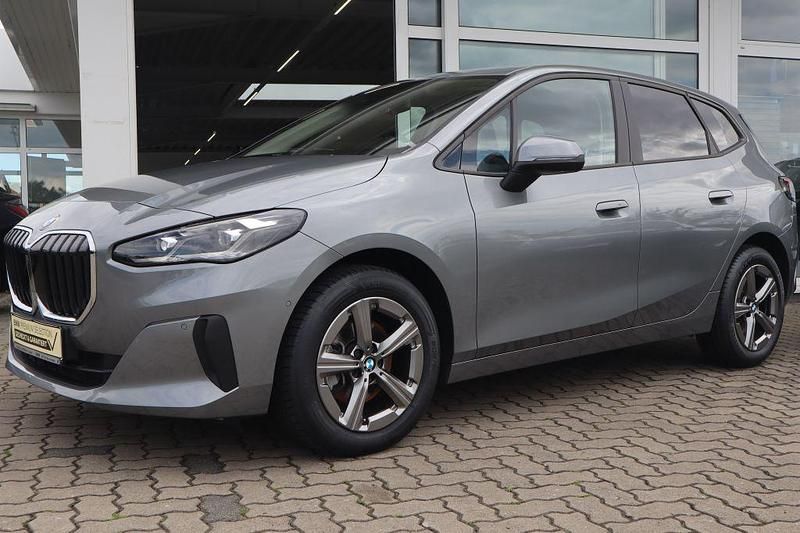 Skyscraper grau Gebraucht 2024 BMW 218 Active Tourer Van / Kleinbus | 32.990 € (Fairer Preis) - Bild 1/4