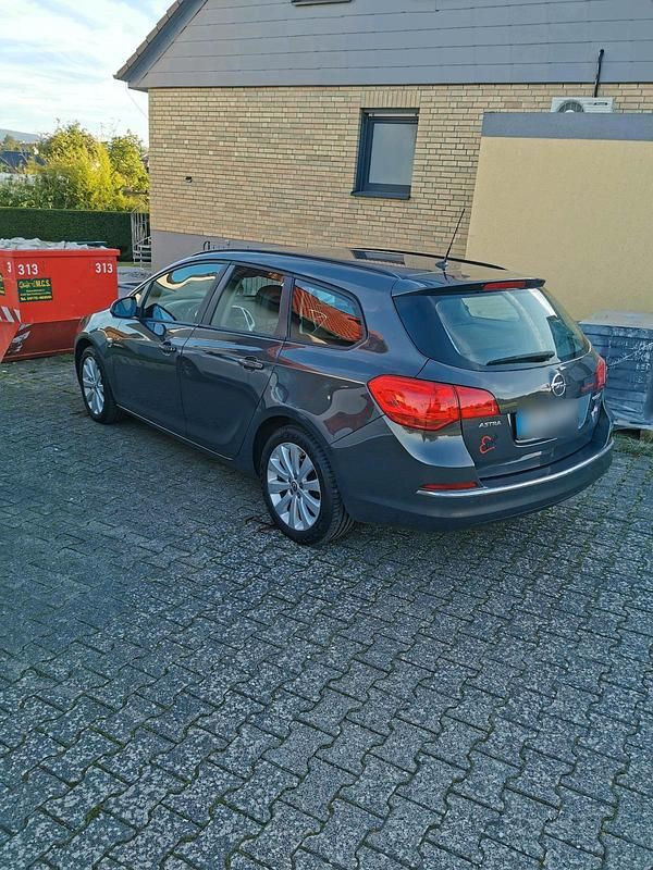 Gebraucht Opel Astra 120 PS (88 kW) 2014 Kombi