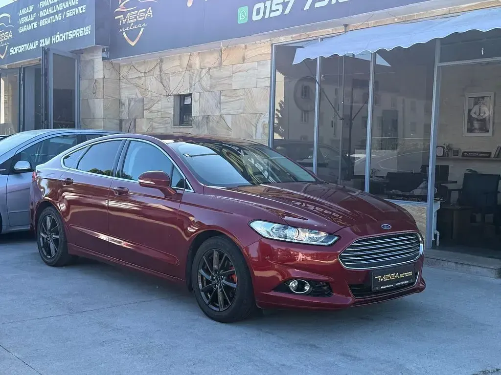 Gebraucht Ford Mondeo Titanium 160 PS (117 kW) 2016 Rot Limousine