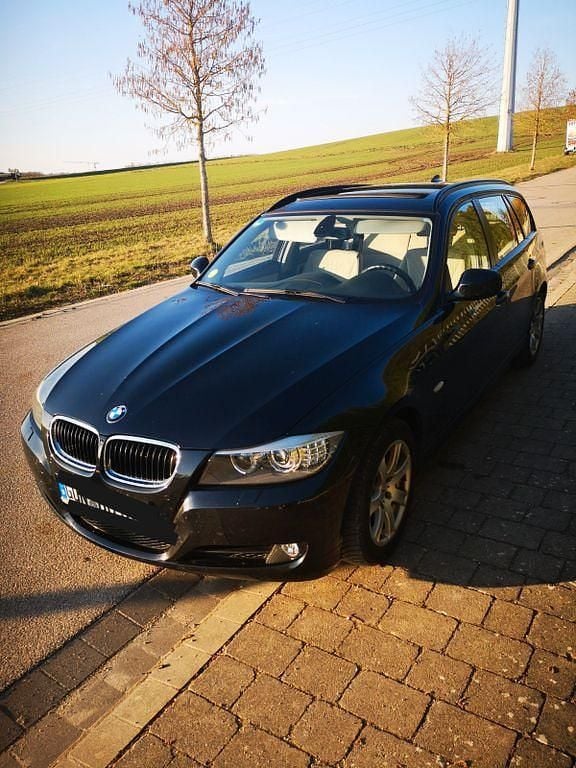 Gebraucht BMW 320 184 PS (135 kW) 2010 Schwarz Kombi