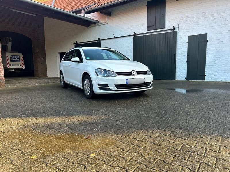 Weiß Gebraucht 2016 VW Golf VII Trendline Kombi | 7.900 € (Guter Preis) - Bild 1/4