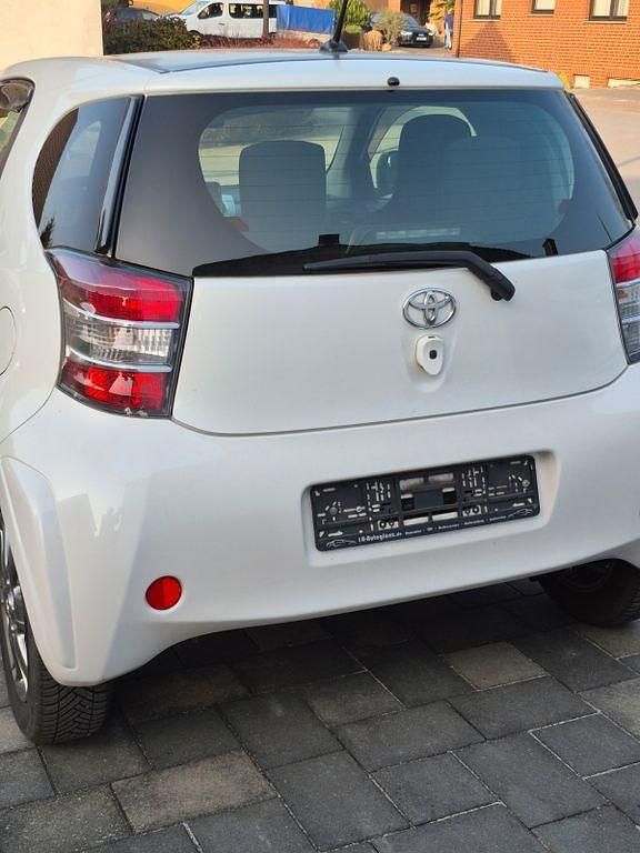 Gebraucht Toyota iQ 68 PS (50 kW) 2009 Weiß Kleinwagen