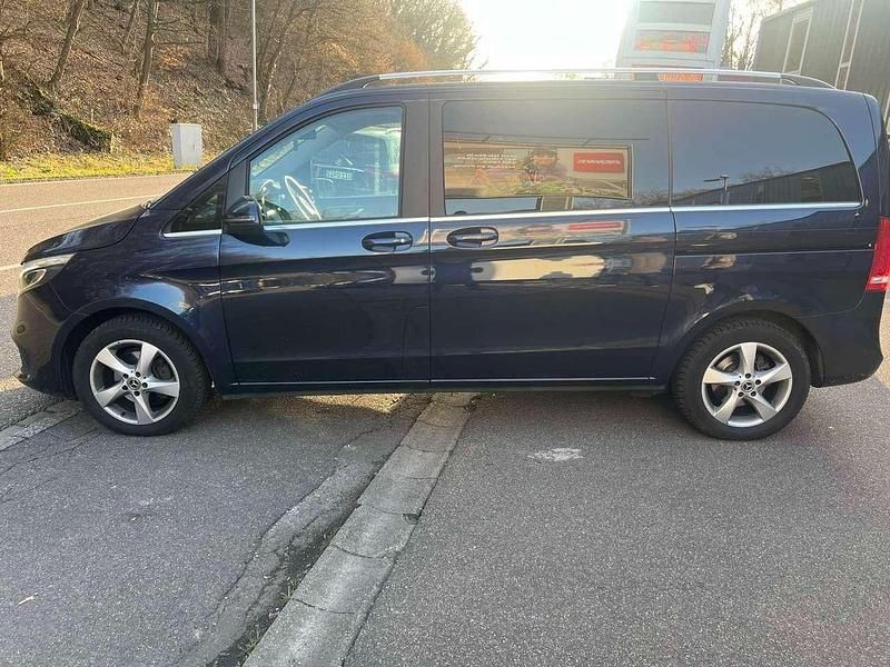 Gebraucht Mercedes V220 163 PS (119 kW) 2020 Cavansitblau metallic Van / Kleinbus