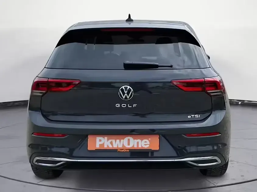 Gebraucht VW Golf VIII Move 110 PS (80 kW) 2024 Grau Limousine